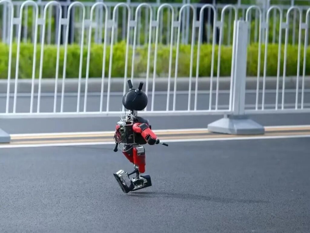 Mini humanoid robot