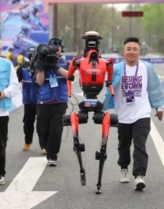 Robot-is-running